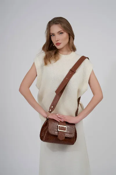 Editorial Studio Fashion Model Portrait & Designer Bag Collection (#10793)