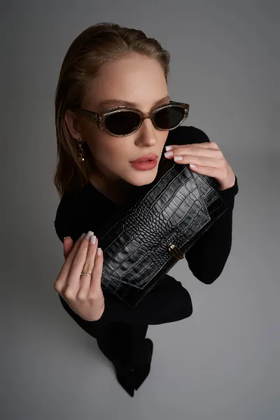 Editorial Studio Fashion Model Portrait & Designer Bag Collection (#10803)